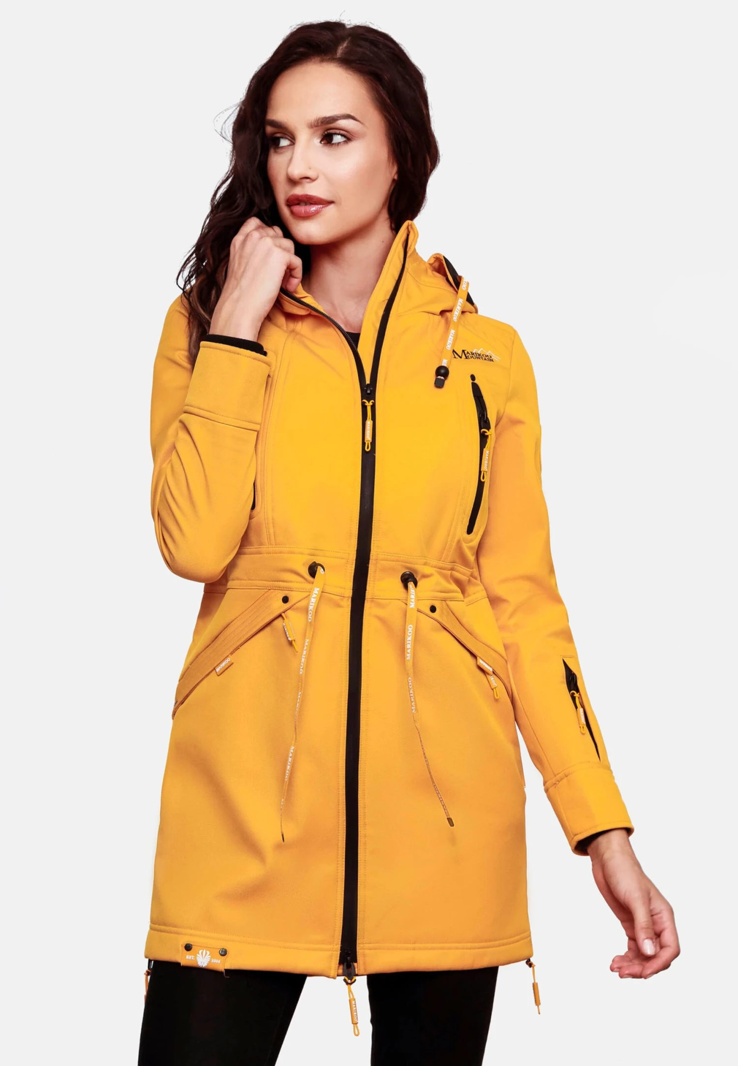 Parkas Parka mi-saison Femme jaune dor Marikoo Parkas Parka Mi-saison Femme Jaune Dor -Marikoo 8a94dea6c081c919cdf0114c92dcff52 scaled